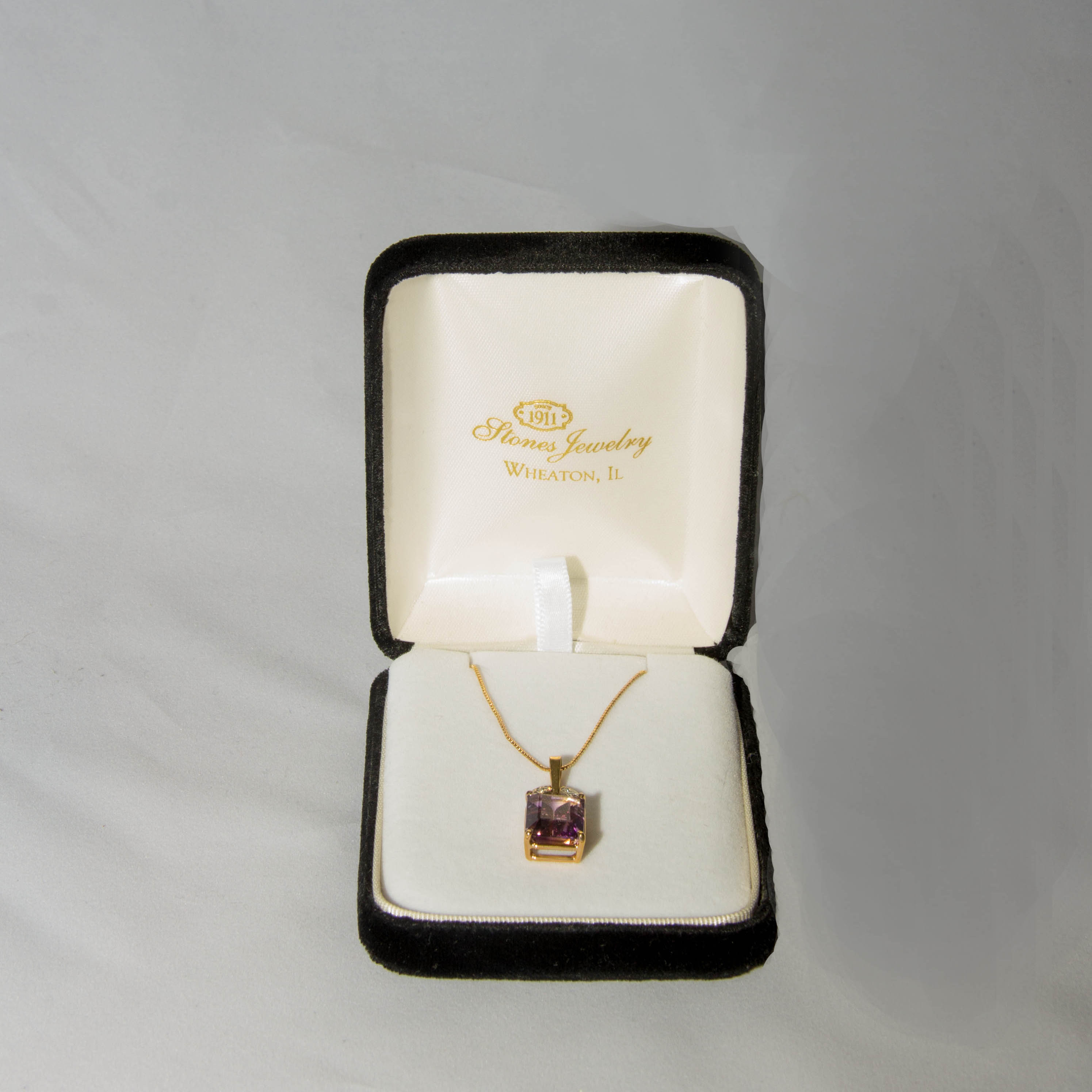 custom necklace jeweler chicagoland suburbs